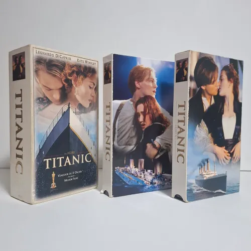 Box VHS Titanic com duas fitas PONTOS PEQUENOS DE MOFO
