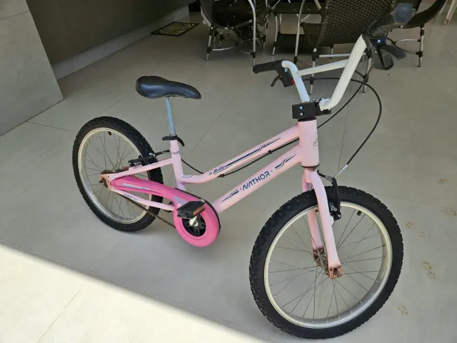 Bicicleta infantil rosa - excelente estado!!