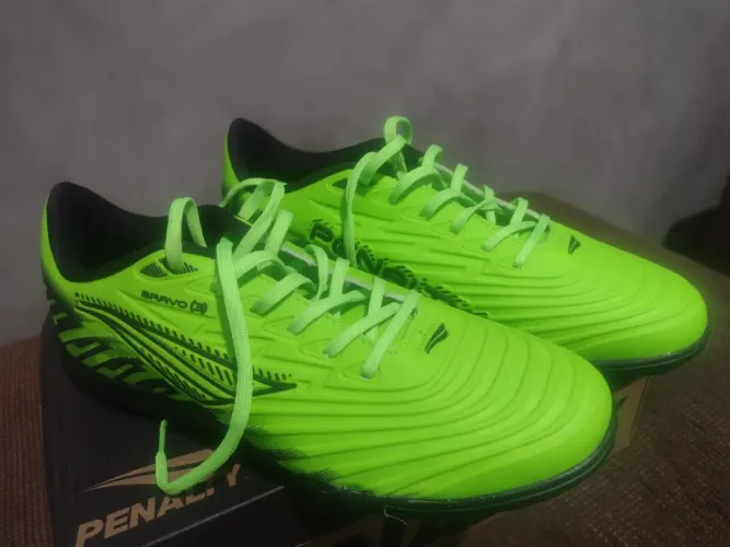 Chuteira de Society Penalty