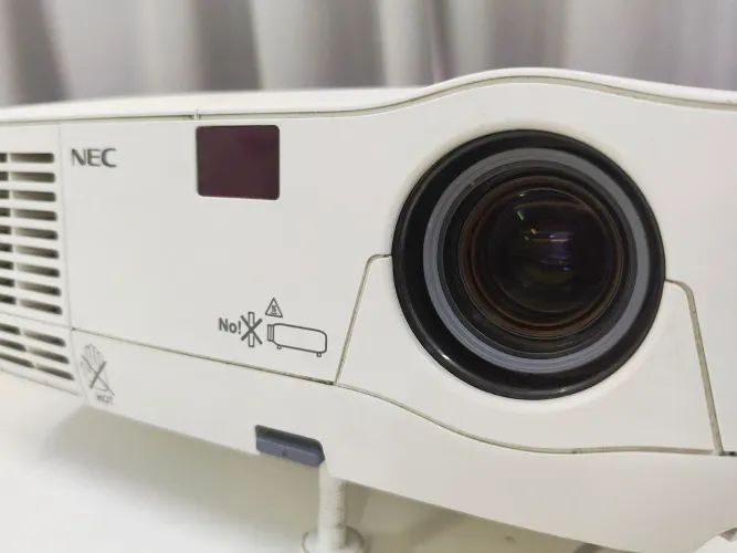 Data Show e Projetor NEC + ADAP. HDMI Alto brilho