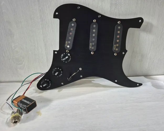 Escudo Guitarra Emg ativo SSS (SAV)