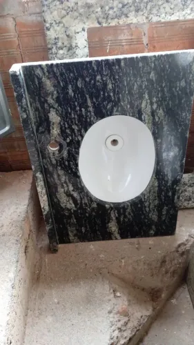 Bancada de granito com cuba oval
