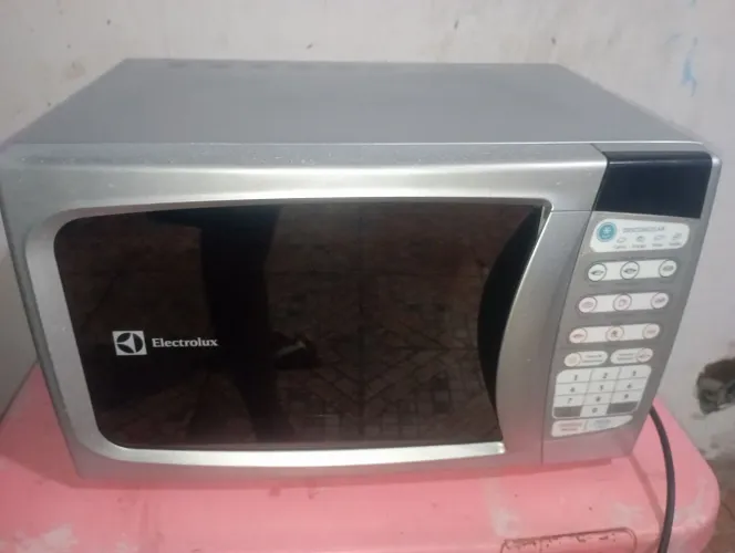 Microondas Electrolux 20 litros funcionando normal