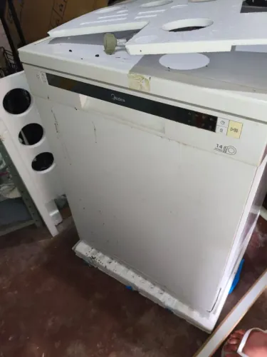 Máquina de lavar prato. Apenas a borracha vedadora para trocar, funcionando perfeitamente