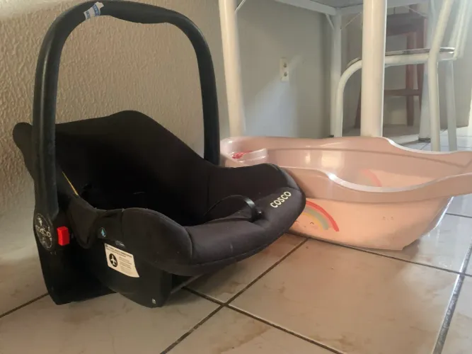Bebê conforto + banheira 