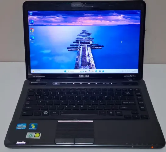 Notebook Toshiba Core i5 Ger 2 - 8gb de RAM, SSD 256, Teclado Layout US. Linda