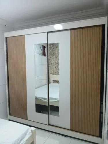 Guarda roupa seminovo comprado em março
