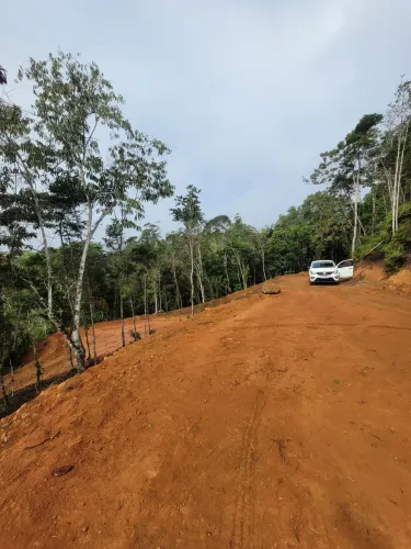 SÍTIO TOP 20.000 m2! COM PLATÔS e NASCENTES, STA TERESA/ES
