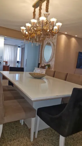 Conjunto mesa de jantar com 8 cadeiras retangular