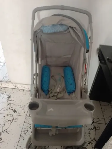 Vende-se um carrinho de bebê 