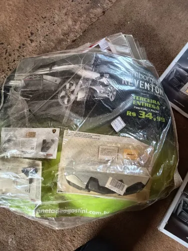 Vende se várias peças da Lamborghini rádio controlada watssap *