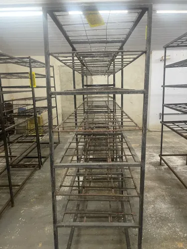 Prateleira de ferro