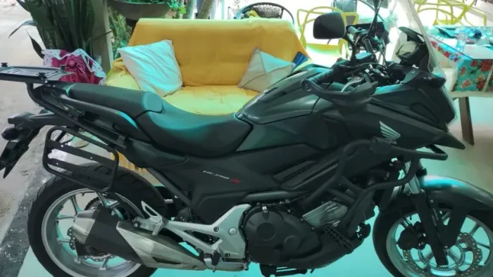 Honda NC 750cc muito nova completa para viajar. Moto tem . R$ 5.000,00 so de acessorios.