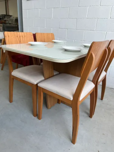 Mesa 4 Cadeiras de Madeira QUEIMA DE MOSTRUÁRIO