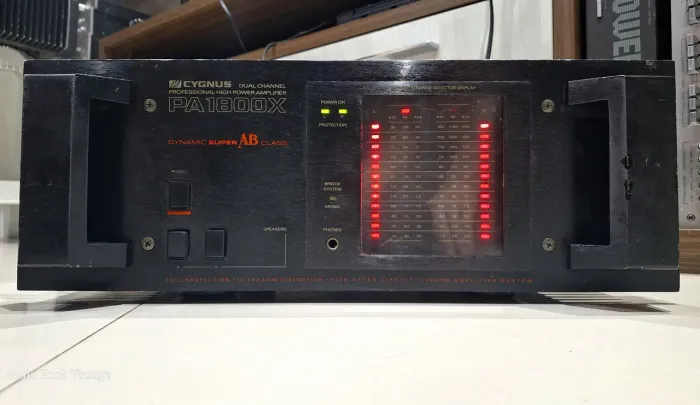 AMPLIFICADOR CYGNUS PA 1800X,  (( Excelente ))