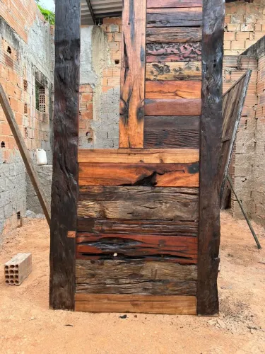 Porta rústicas pivoltante feita com madeira de dormente madeira de demolição 