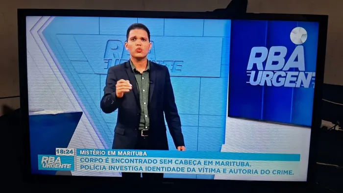 Televisão 32 polegadas Samsung nao e smart não tem pezinho vai com o controle 300 reais
