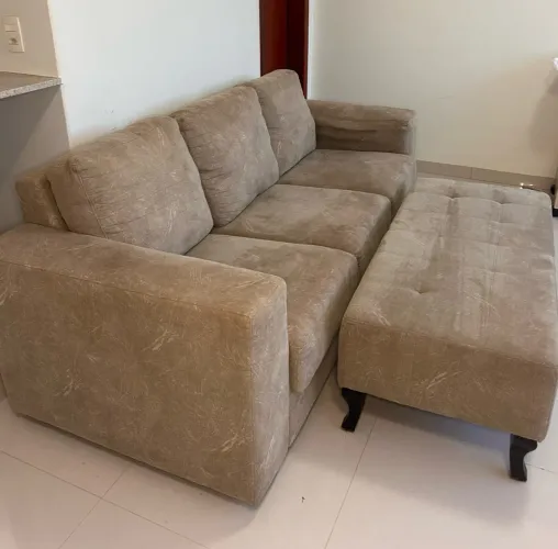 Vendo sofá 3 lugares com pufe
