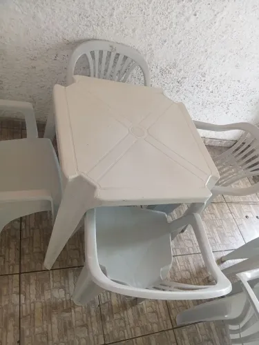 Ki mesa e cadeira
