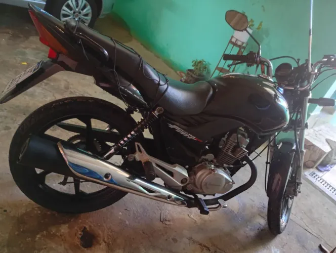 Vende se Fan 150 2011 em dias só tranferir