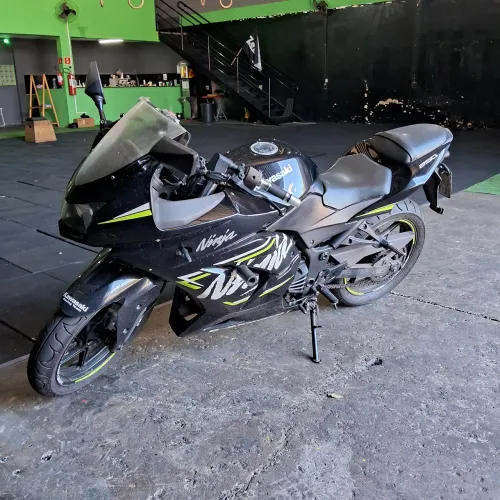 Kawasaki ninja impecável 
