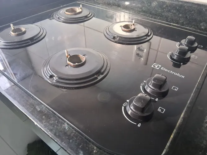 Fogão cooktop 4 bocas electrolux ( sem as bocas) apenas fogão.