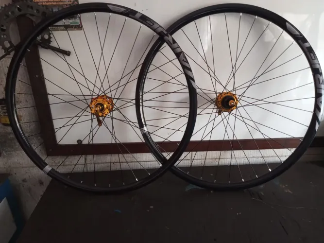 Aros gta tubeless com cubos barulhentos de 12v