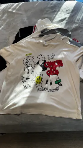 Camiseta Oversized Renner x WIU - Edição Limitada | Excelente Estado