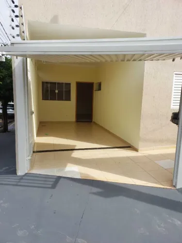 Casa térrea, laje, Prox. Unilago, Tonin, Porecatu e Aeroporto. 3 dorm-  Sem armários