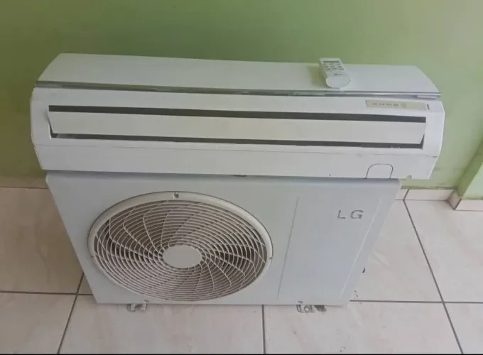 SPLIT COM A LIMPEZA FEITA E COM GÁS RECOLHIDO SÓ NO PONTO DE INSTALAÇÃO.
