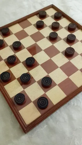 Tabuleiro de Dama de Madeira