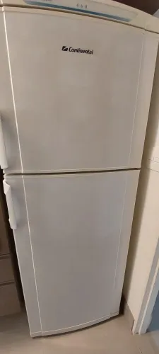 Geladeira Continental 460 litros com freezer em ótimo estado, branca.