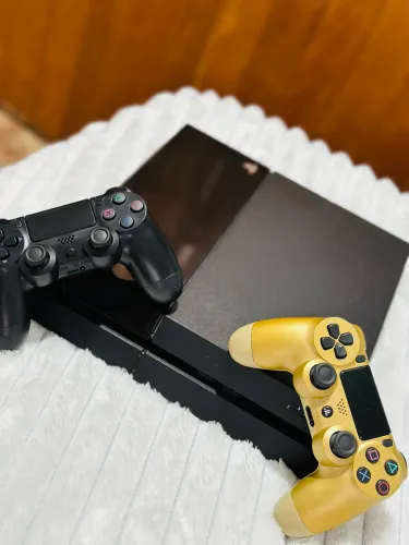 PlayStation 4 - Ótimo estado!
