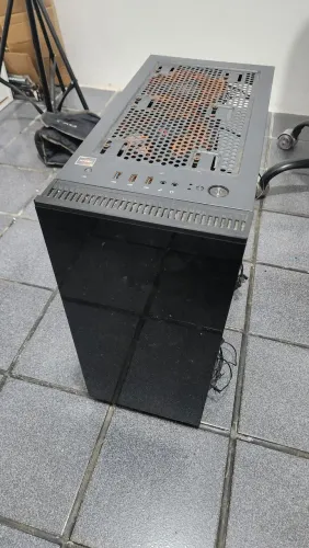 Gabinete com 6 fans e controlador