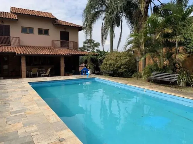R7 Imobiliária Vende sobrado no Jardim Passárgada I Cotia com 05 suítes