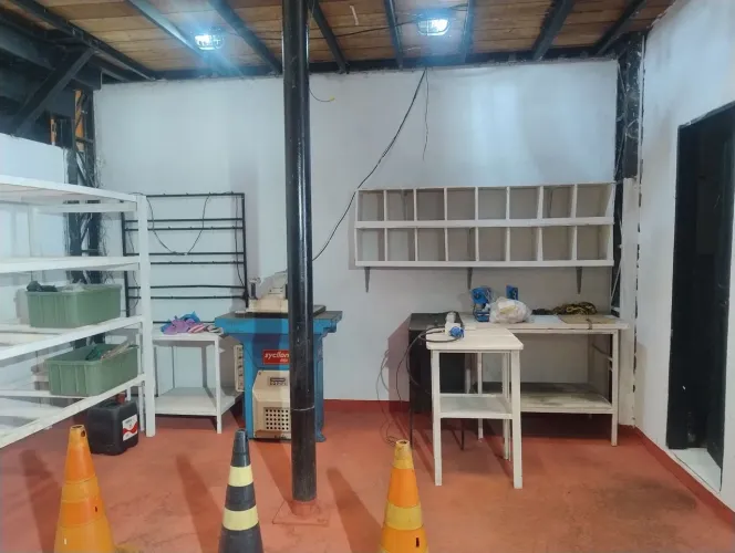 Máquinas e Material de Fabricação de Sandálias 