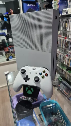 Xbox One S, 1tb, Garantia, Aceito usado de entrada, Aceitamos Cartão ate 18x