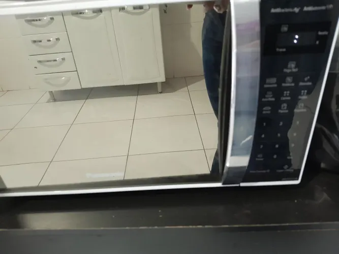 Micro-ondas espelhado semi novo sem detalhes poucos meses de uso