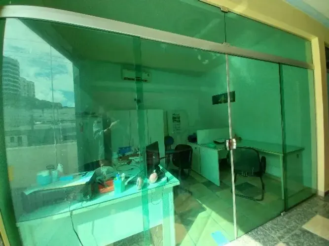 ALUGA-SE SALAS COMERCIAIS BEM LOCALIZADAS!  