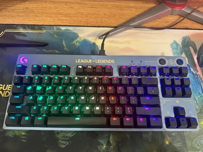 Vendo teclado logitech G PRO