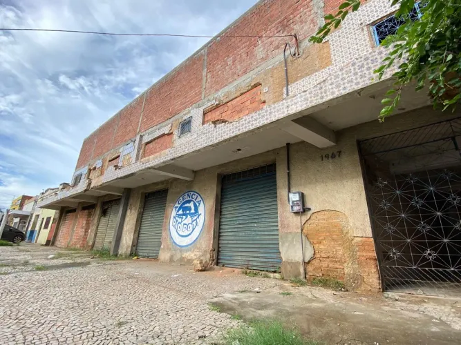 VENDO PRÉDIO COMERCIAL NA VERMELHA