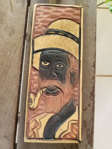 Preto velho talhado na madeira 