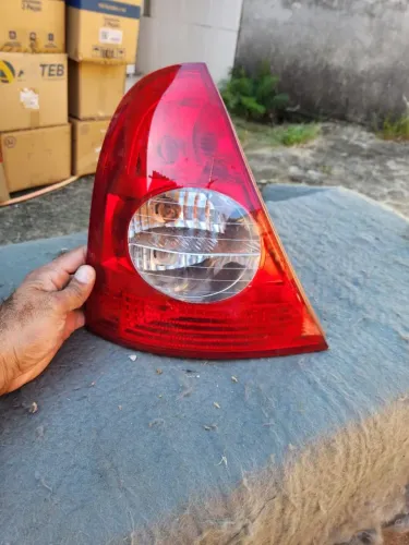 Lanterna esquerda Clio Hatch 06/12 original