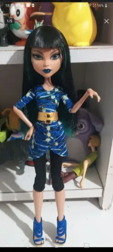 Loe Monster High e Adriane atoms