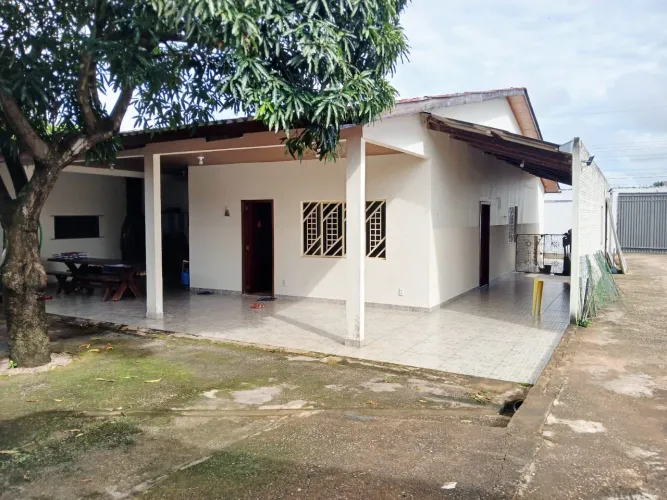 CASA bairro Igarape, 2 terrenos total 900m2,, área construída 333m2.