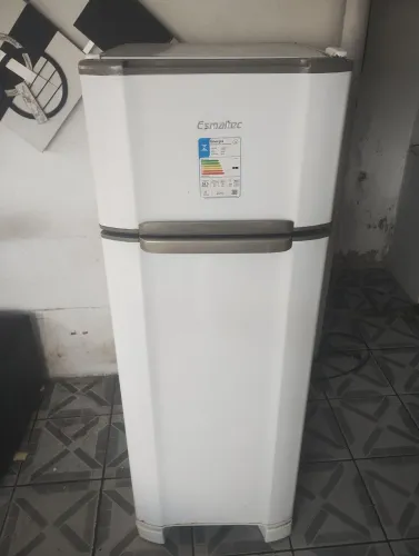 GELADEIRA ESMALTEC 220 LITROS SEMI NOVA R$ 750