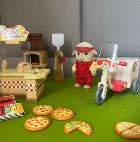Pizza Delivery Sylvanian Families - Acompanha Boneco