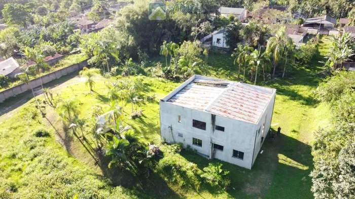 Chácara com Casa Maravilhosa em fase de acabamento de 250m² construidos c/ 2 pavimentos em