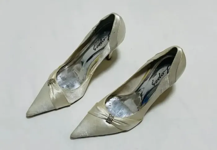 scarpin off white = branco gelo marca lopez calçados / sp tamanho 35 bom estado