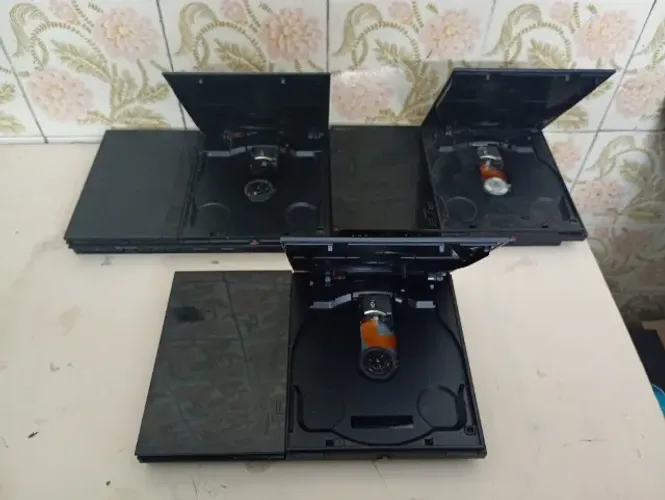 Vários PS2 SLIM com Defeito